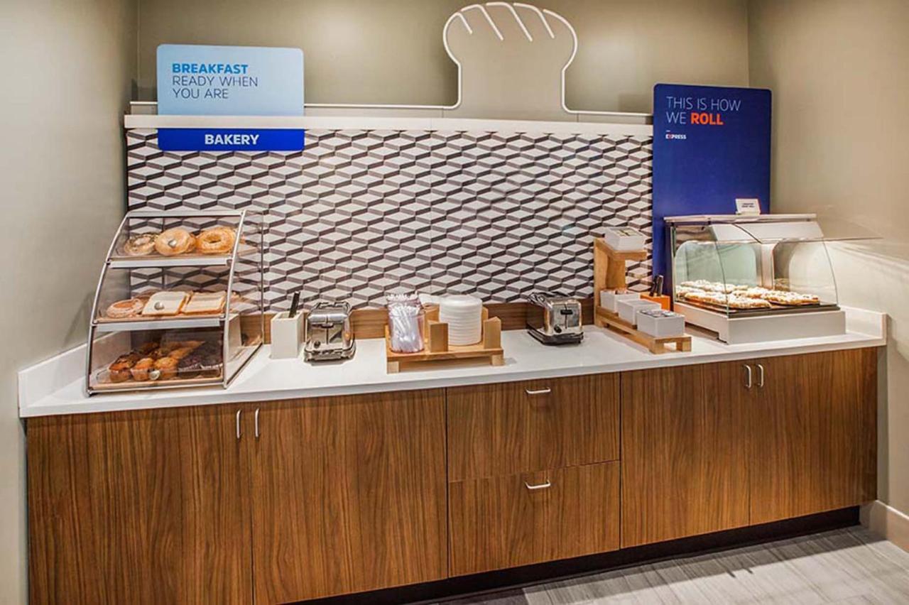 Holiday Inn Express Pittston - Scranton Airport By Ihg Экстерьер фото